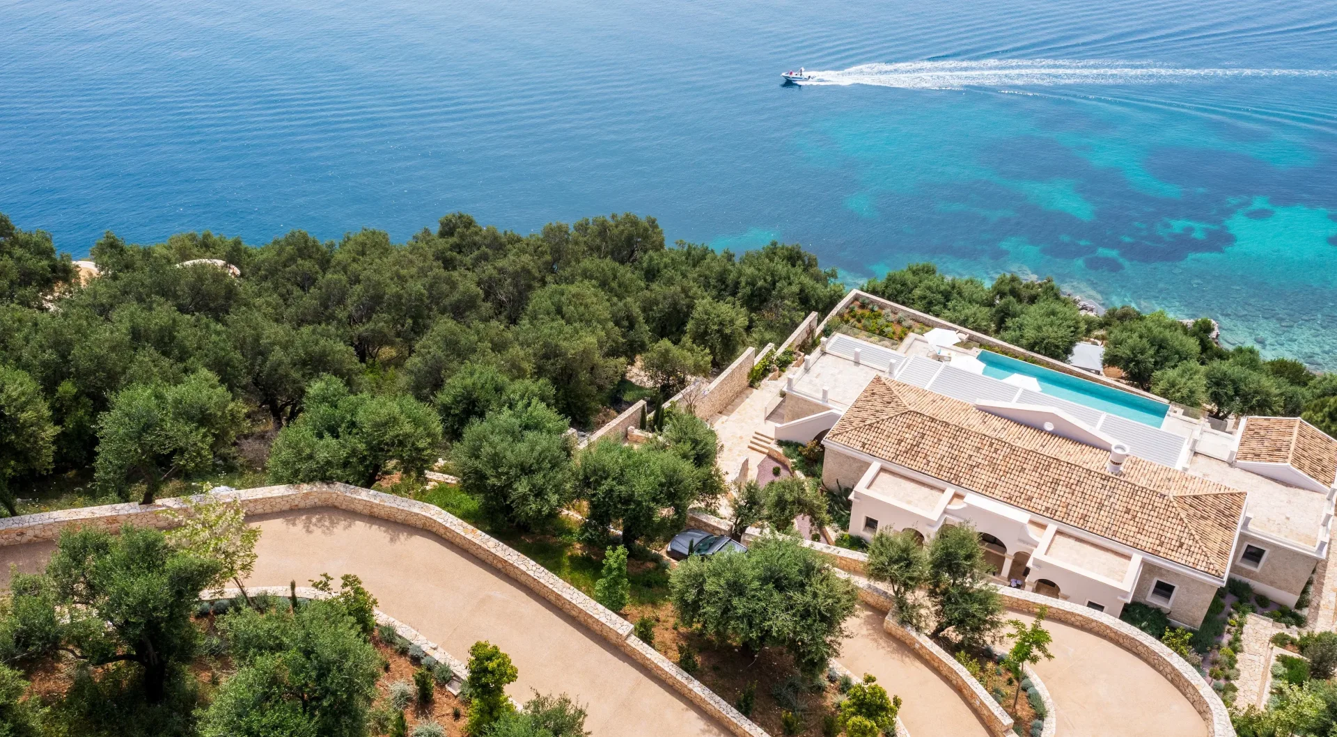 sothebys-greece-ayline-2024-01-18_11-30-06_064270-jpg-e1705570437187 Ayline – House in Corfu