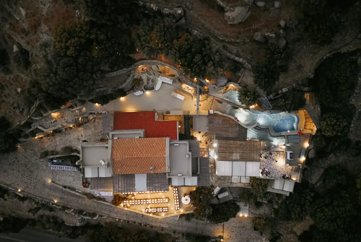 Castello – House with guest house in Andros