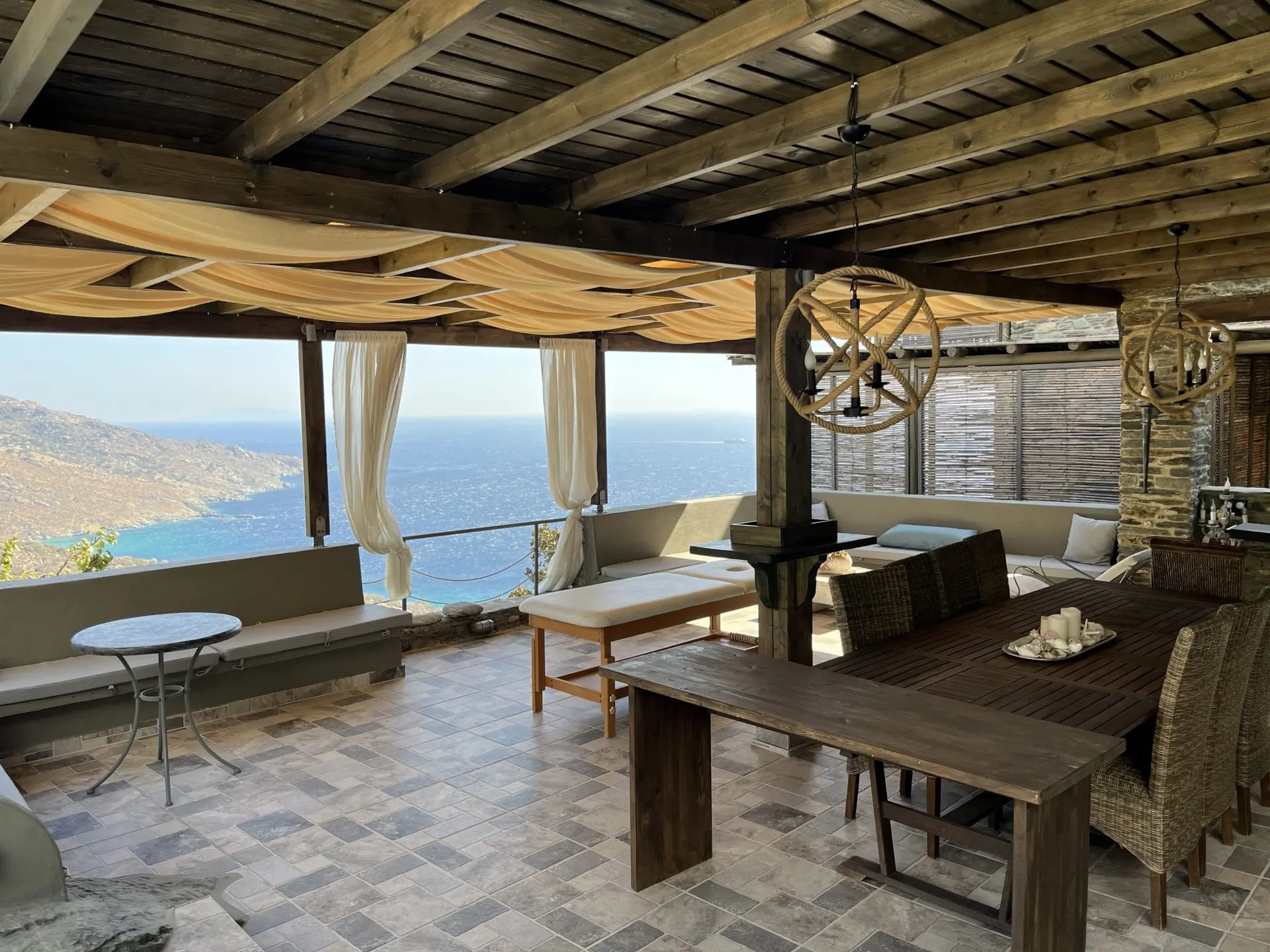 Castello – House with guest house in Andros