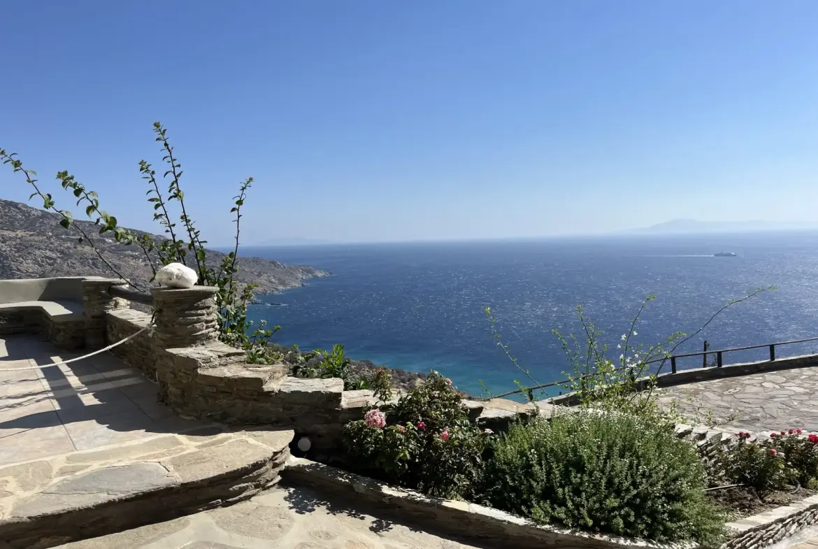 Castello – House with guest house in Andros