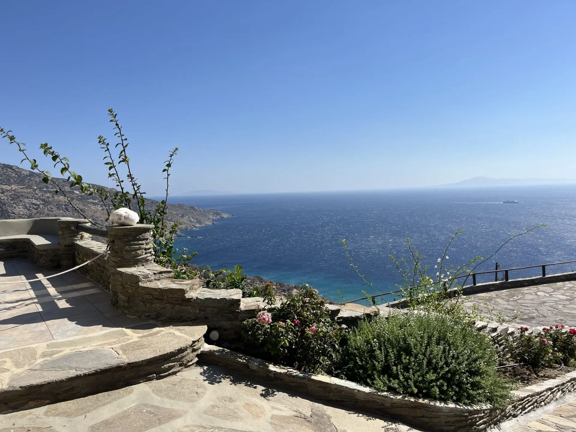 Castello – House with guest house in Andros