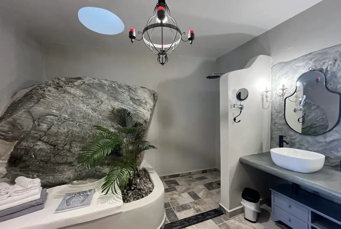 Castello – House with guest house in Andros