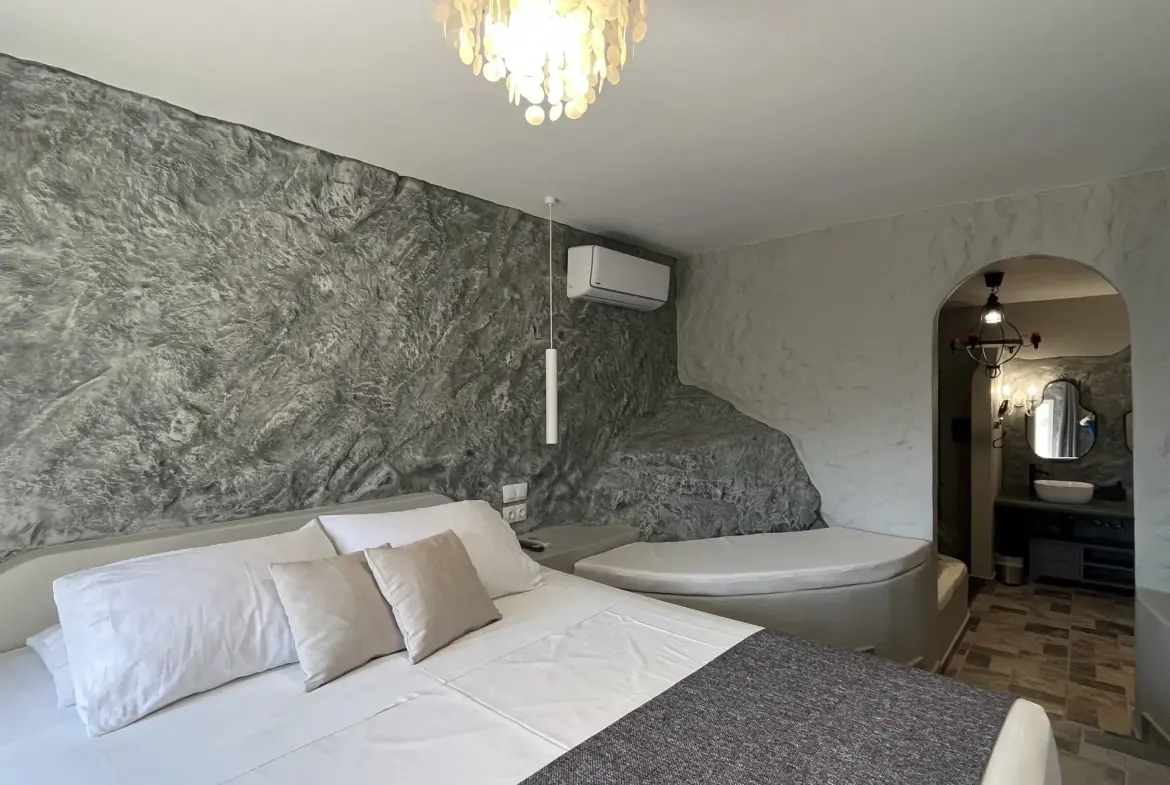 Castello – House with guest house in Andros