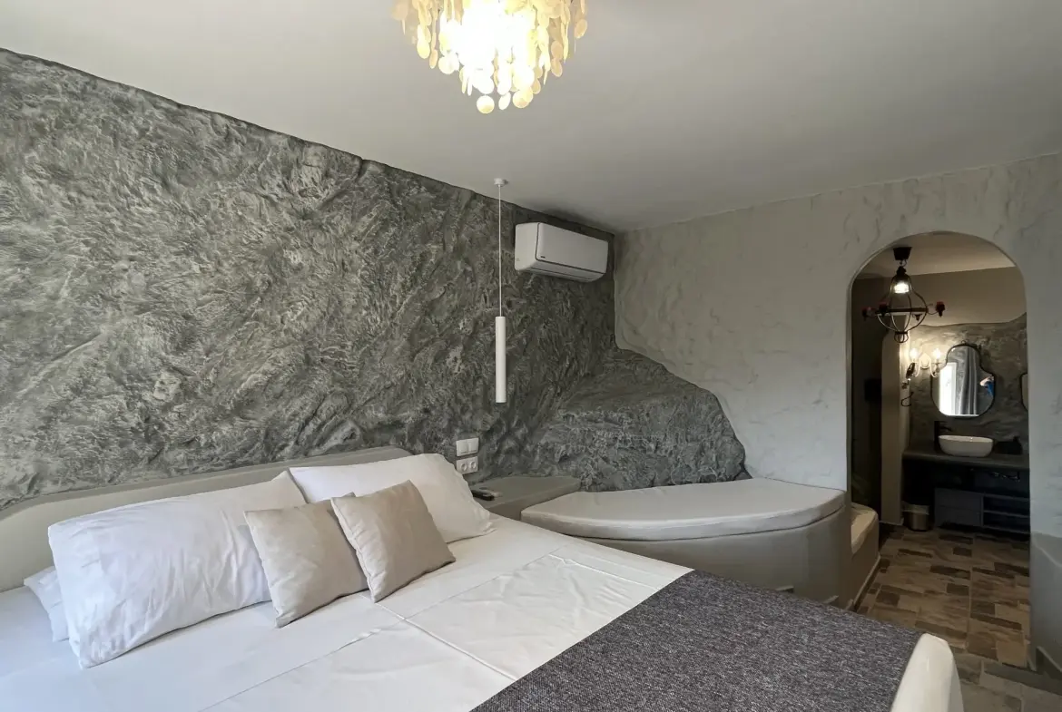 Castello – House with guest house in Andros