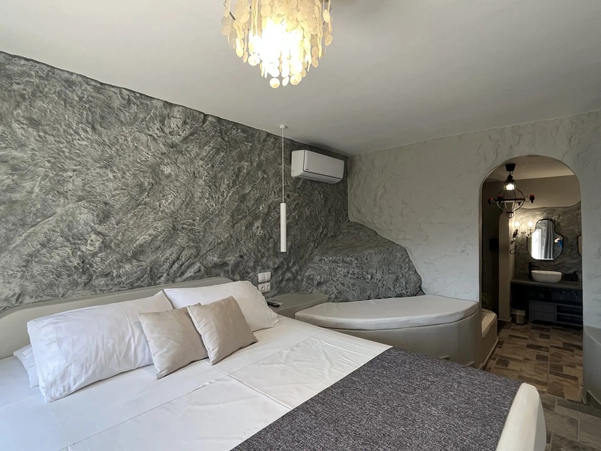 Castello – House with guest house in Andros