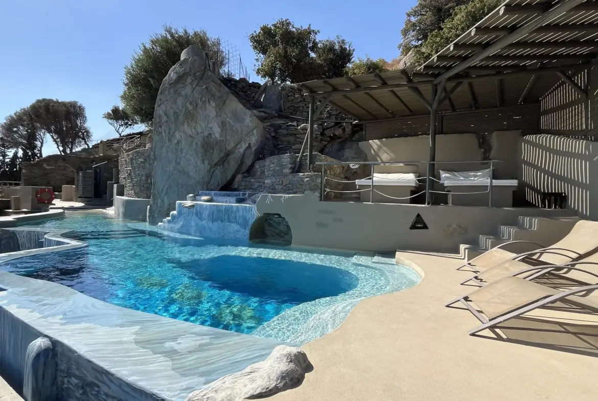 Castello – House with guest house in Andros