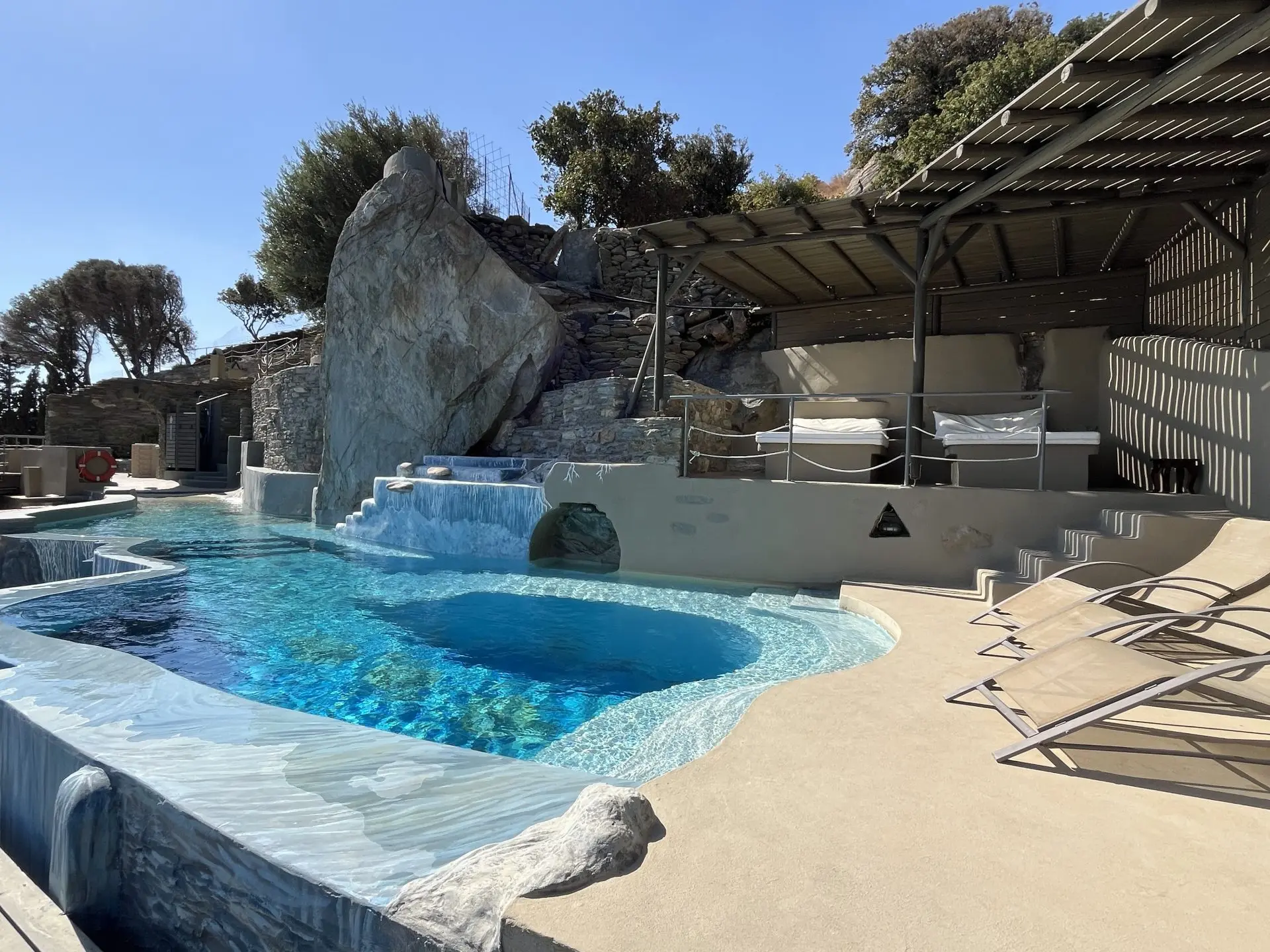 Castello – House with guest house in Andros