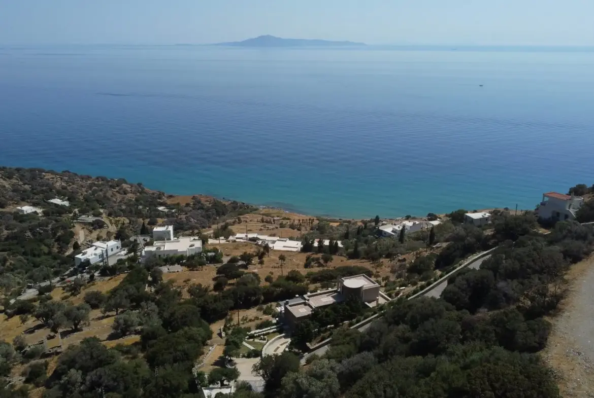 Castello – House with guest house in Andros
