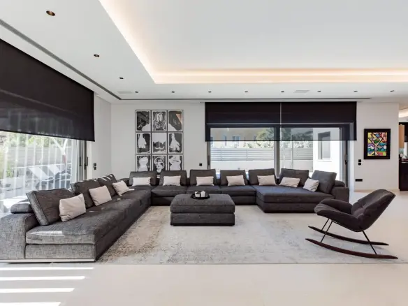 Riviera Crown – House in Glyfada