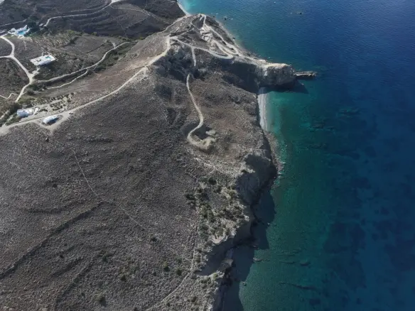 Serenade – Land in Antiparos