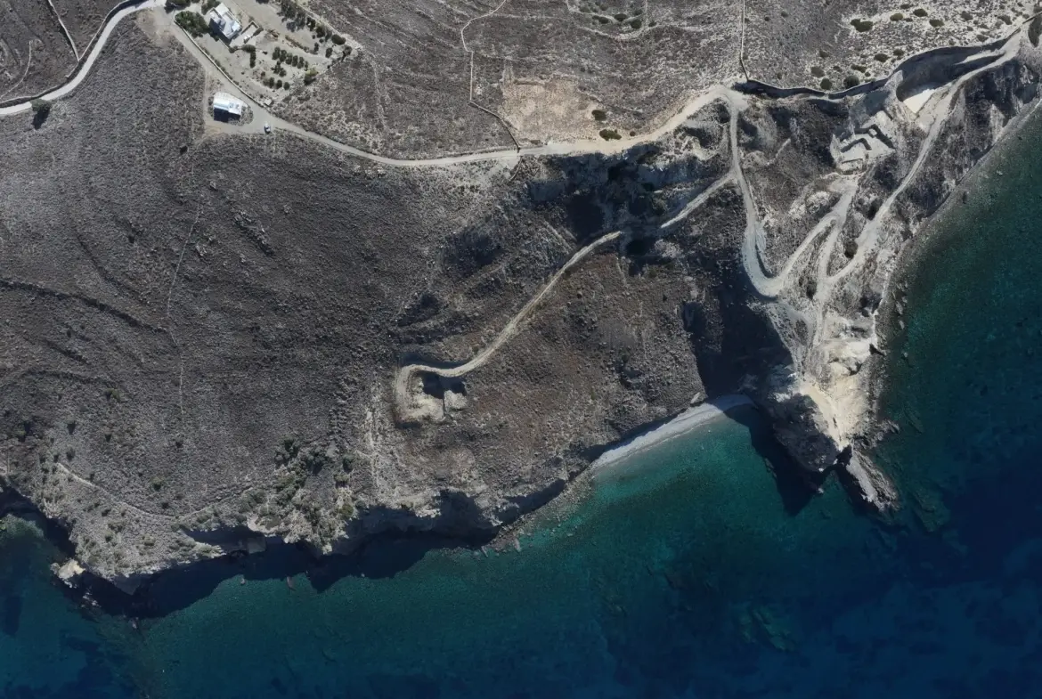Serenade – Land in Antiparos