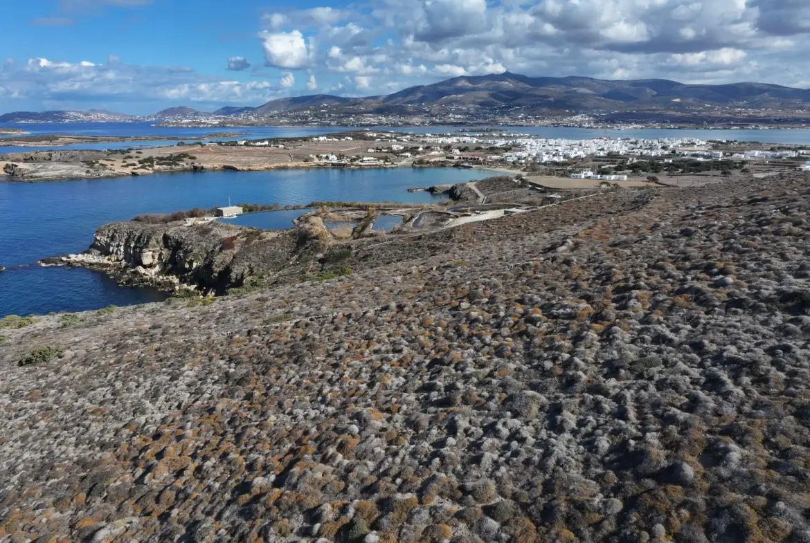 Serenade – Land in Antiparos