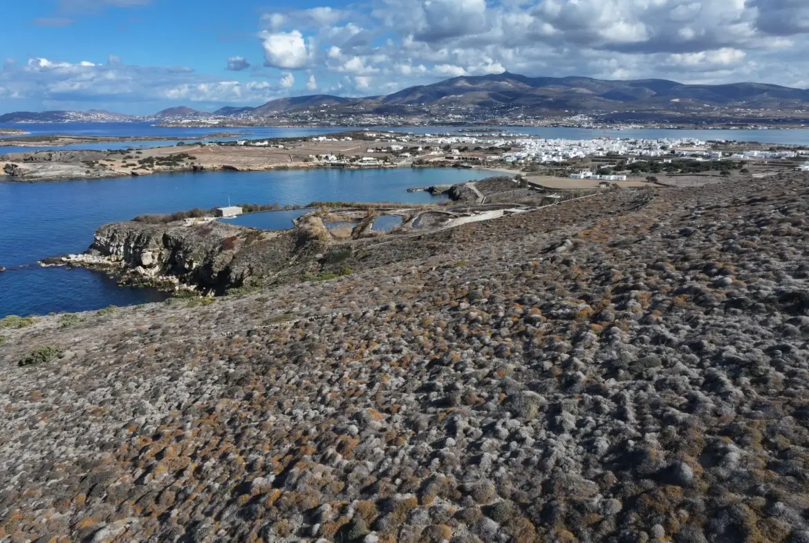 Serenade – Land in Antiparos