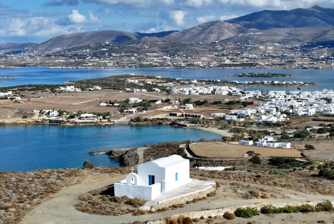 Serenade – Land in Antiparos