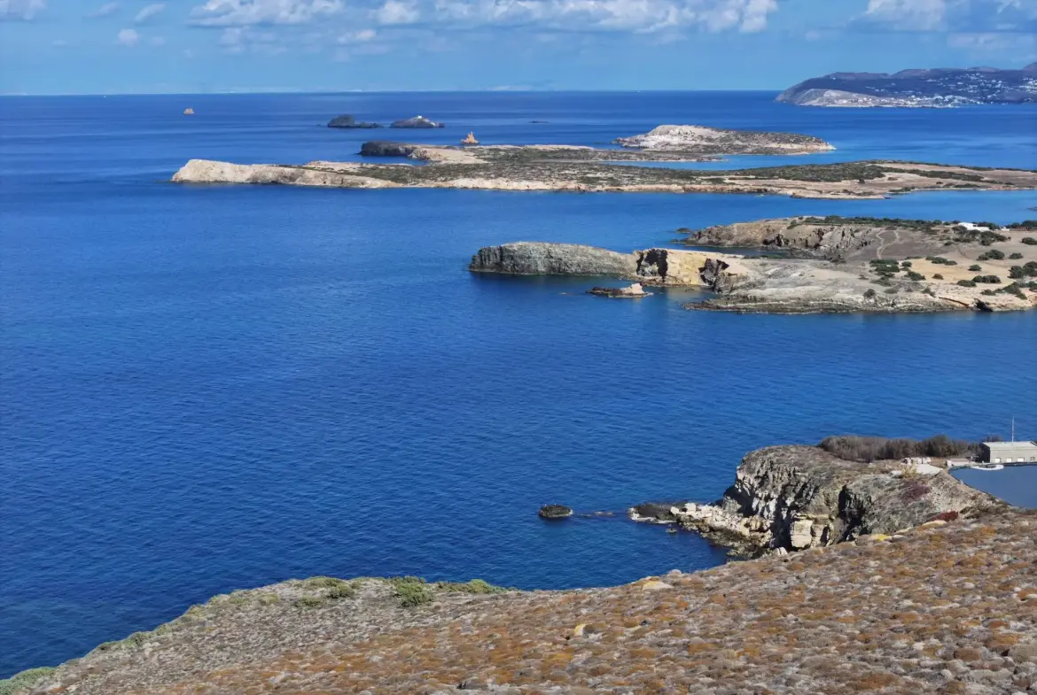 Serenade – Land in Antiparos