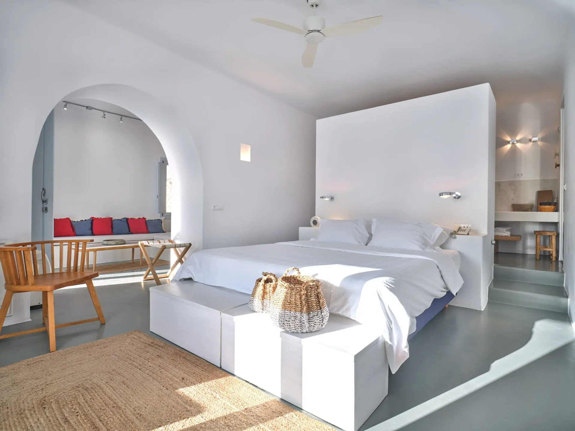 Harpa Estate – House in Santorini