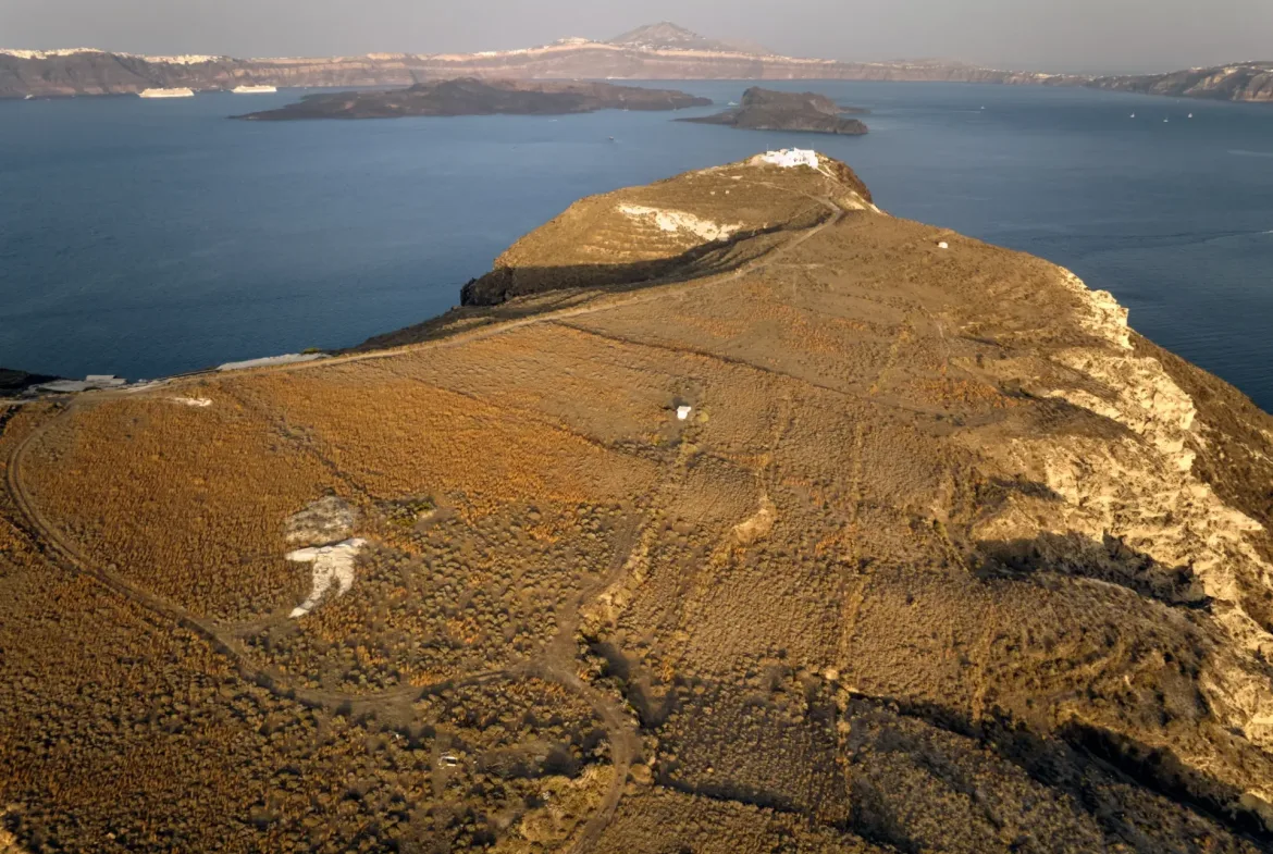 Helios Heights – Land in Santorini