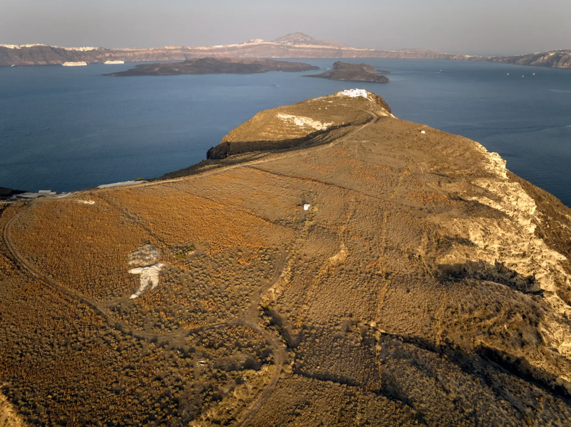 Helios Heights – Land in Santorini