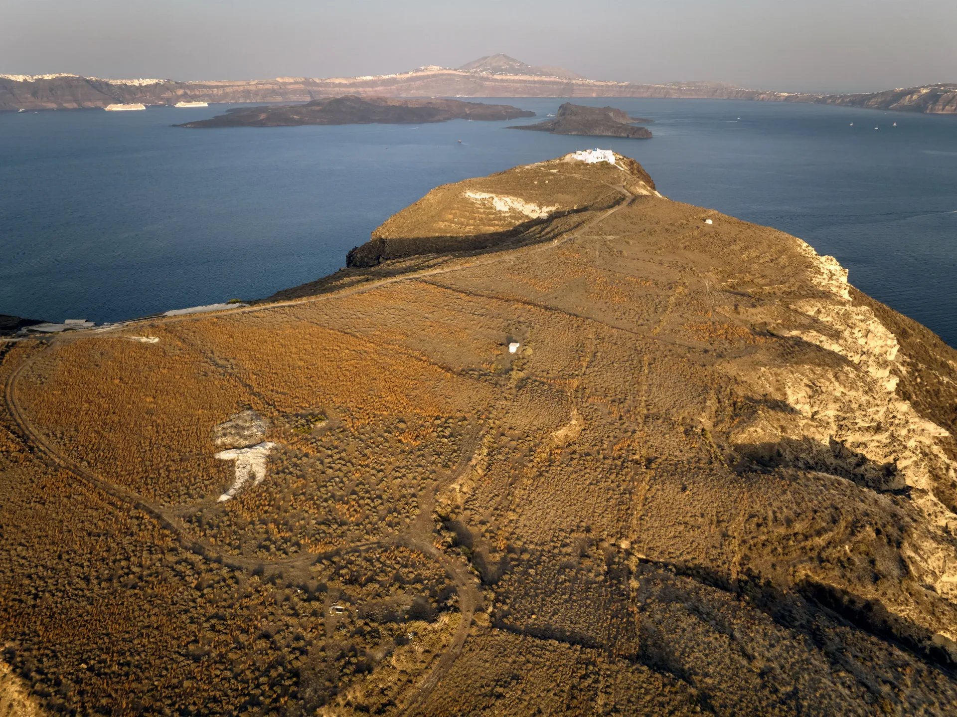 Helios Heights – Land in Santorini