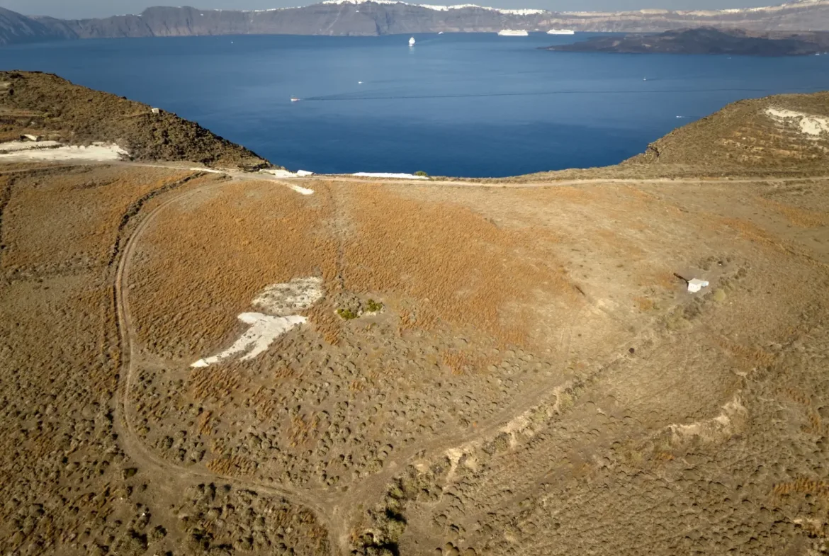 Helios Heights – Land in Santorini