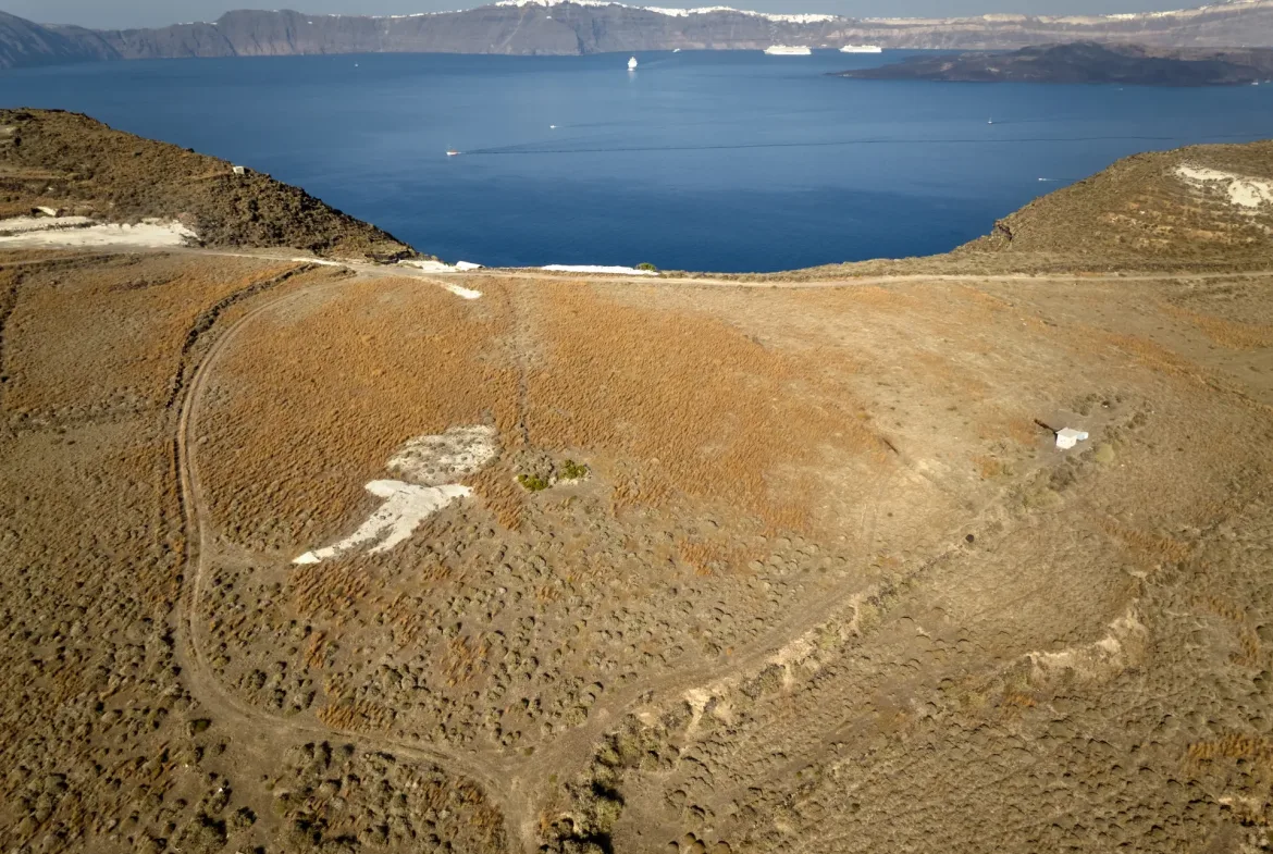 Helios Heights – Land in Santorini