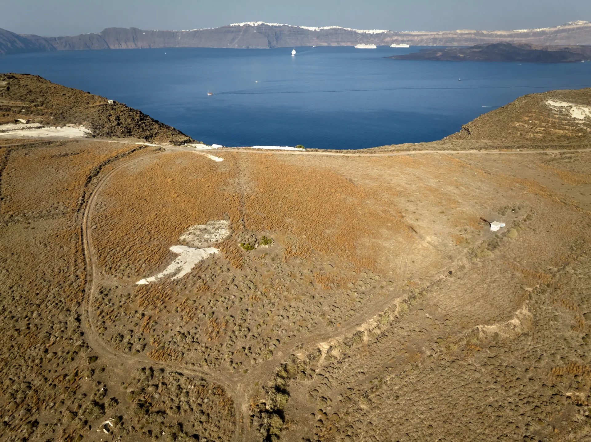 Helios Heights – Land in Santorini