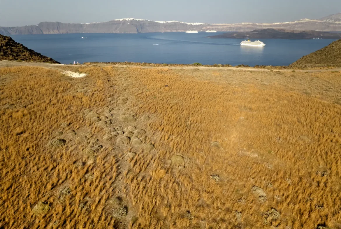 Helios Heights – Land in Santorini