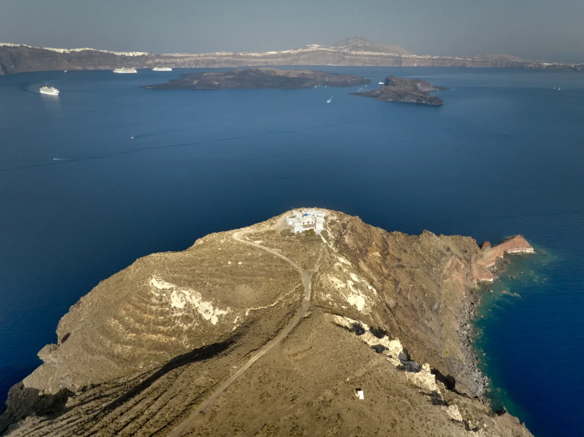 Helios Heights – Land in Santorini