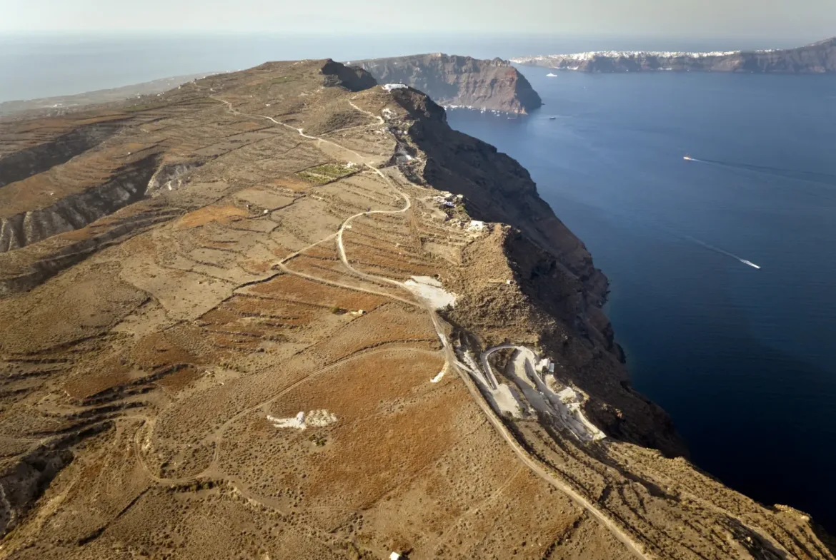 Helios Heights – Land in Santorini