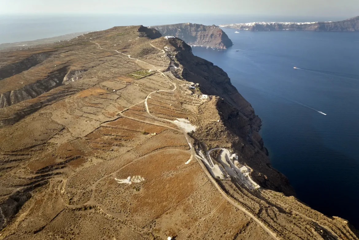 Helios Heights – Land in Santorini