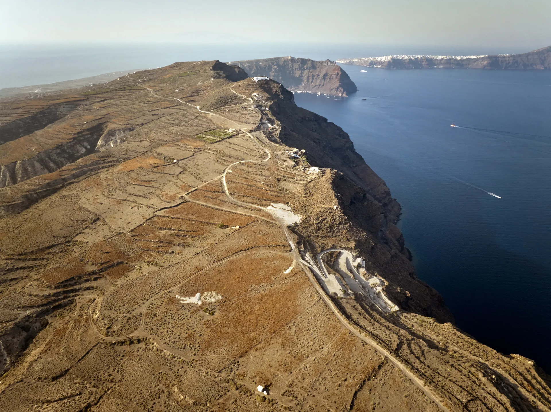 Helios Heights – Land in Santorini