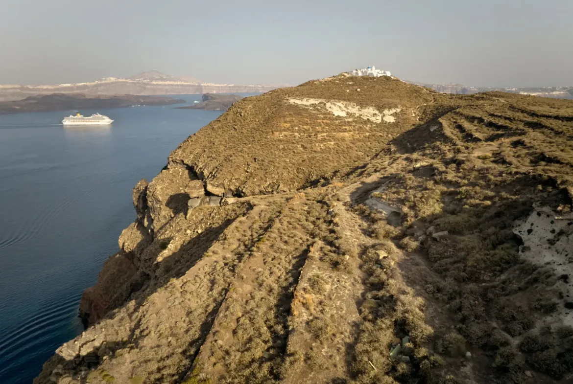 Helios Heights – Land in Santorini