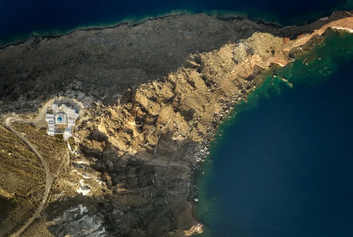 Helios Heights – Land in Santorini