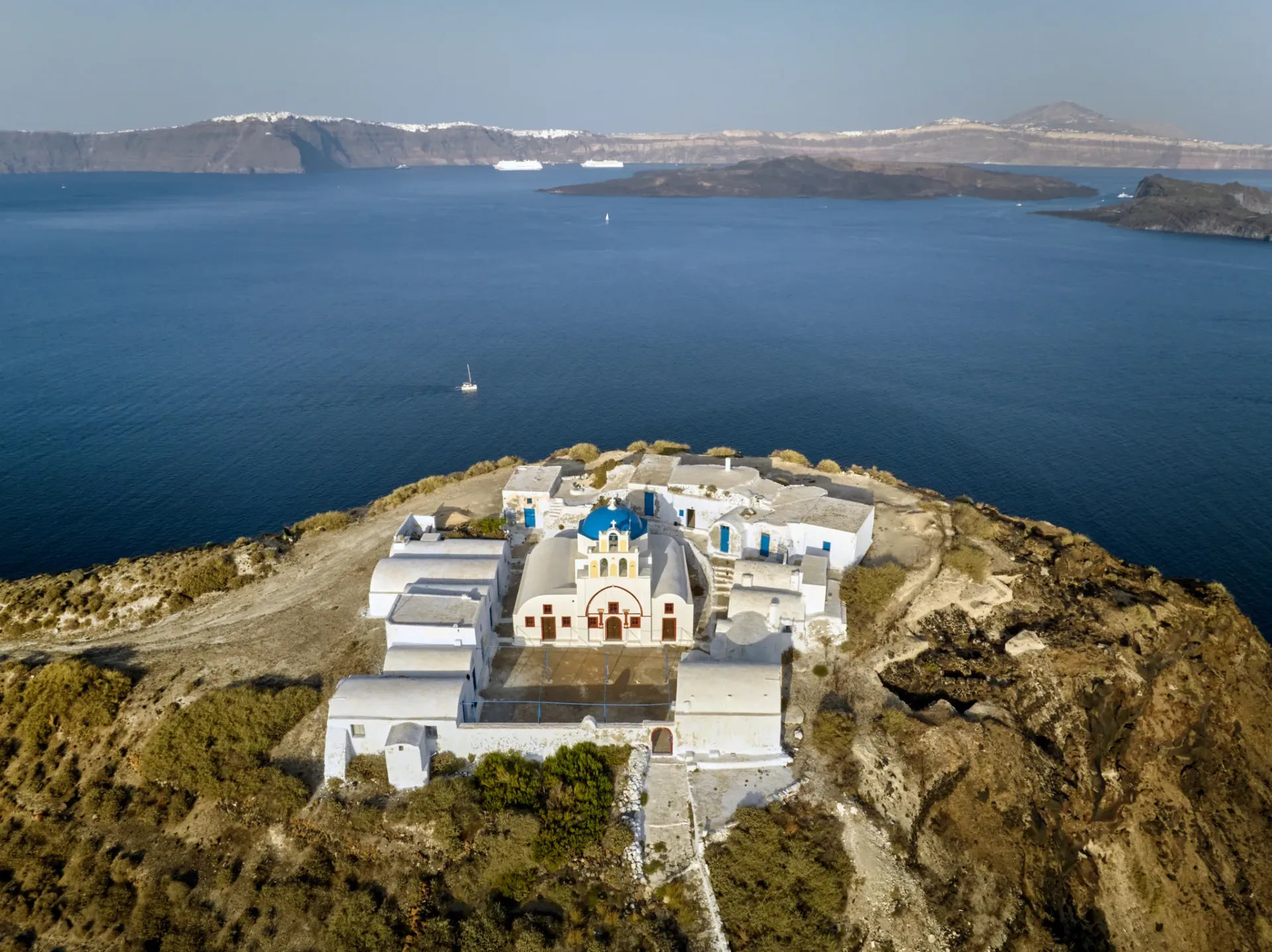 Helios Heights – Land in Santorini