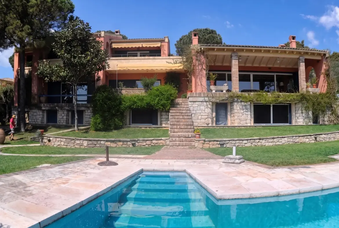 Idyllic Setting – House in Corfu