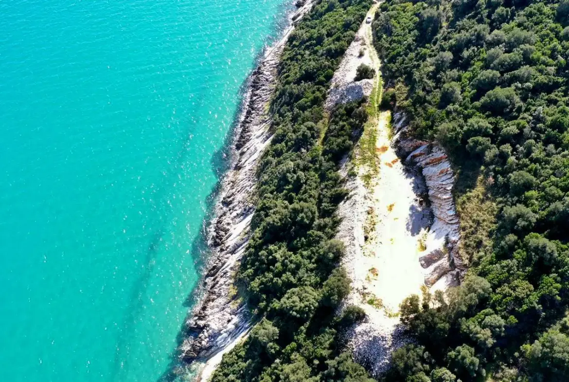 Ikarus – Land in Corfu