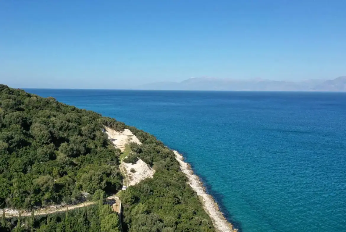 Ikarus – Land in Corfu