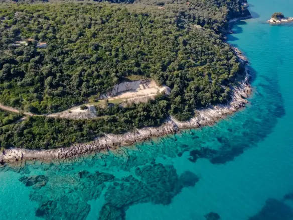 Ikarus – Land in Corfu