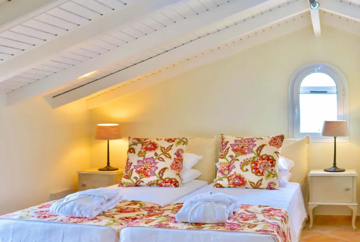 Iris – House in Corfu