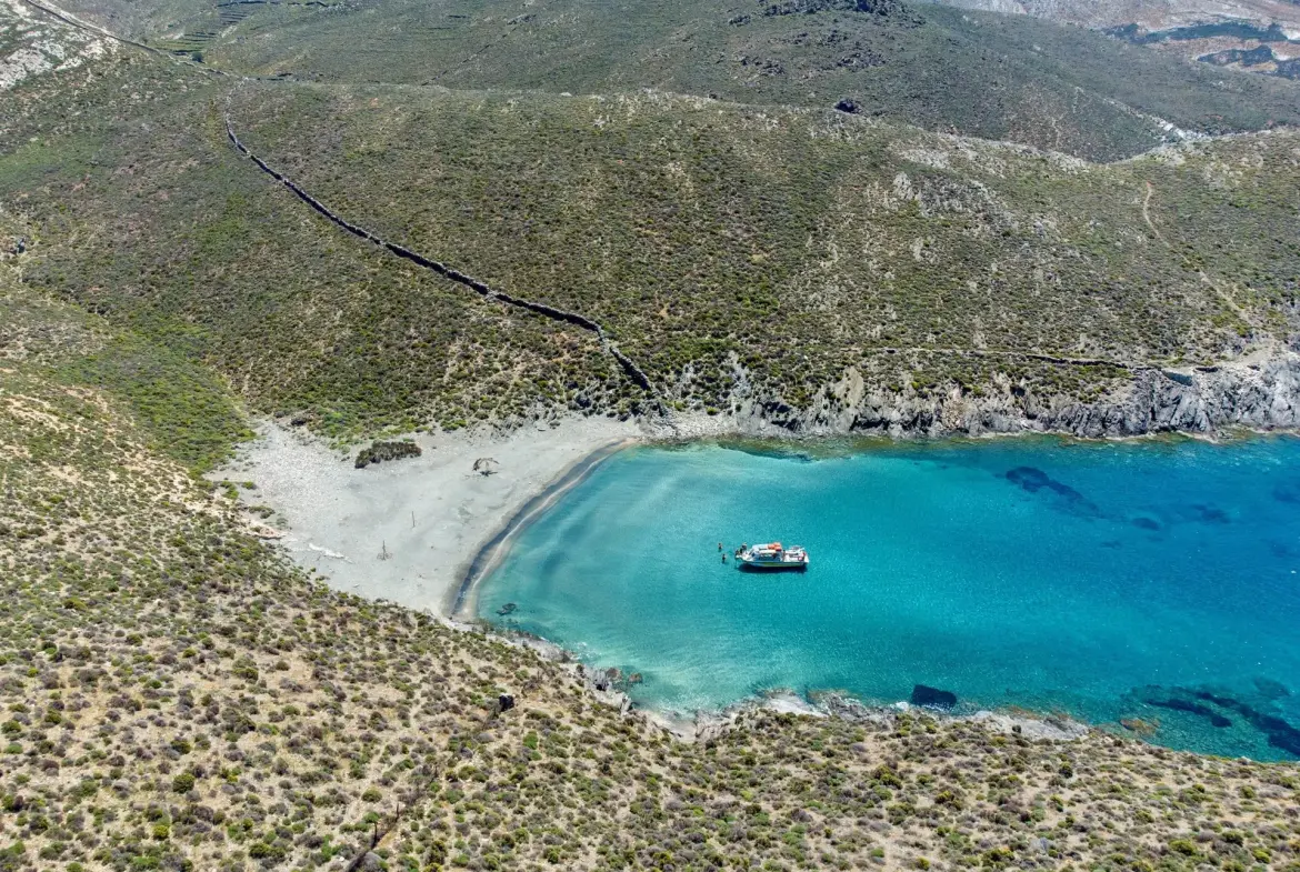 Marble Beach – Land in Syros