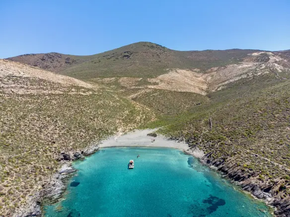 Marble Beach – Land in Syros