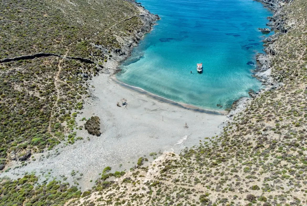 Marble Beach – Land in Syros