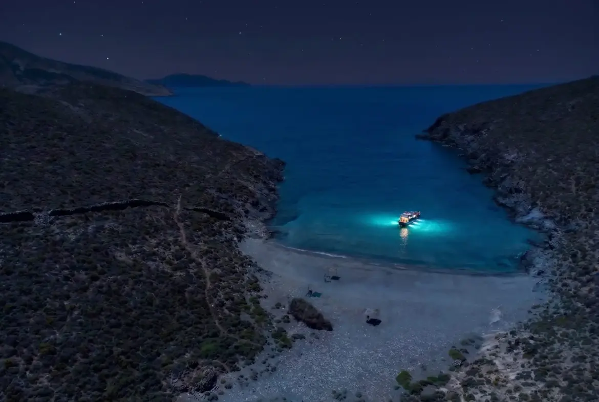 Marble Beach – Land in Syros