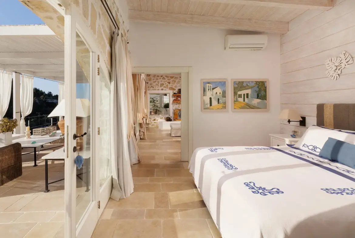 Marina – House with guest house in Paxos
