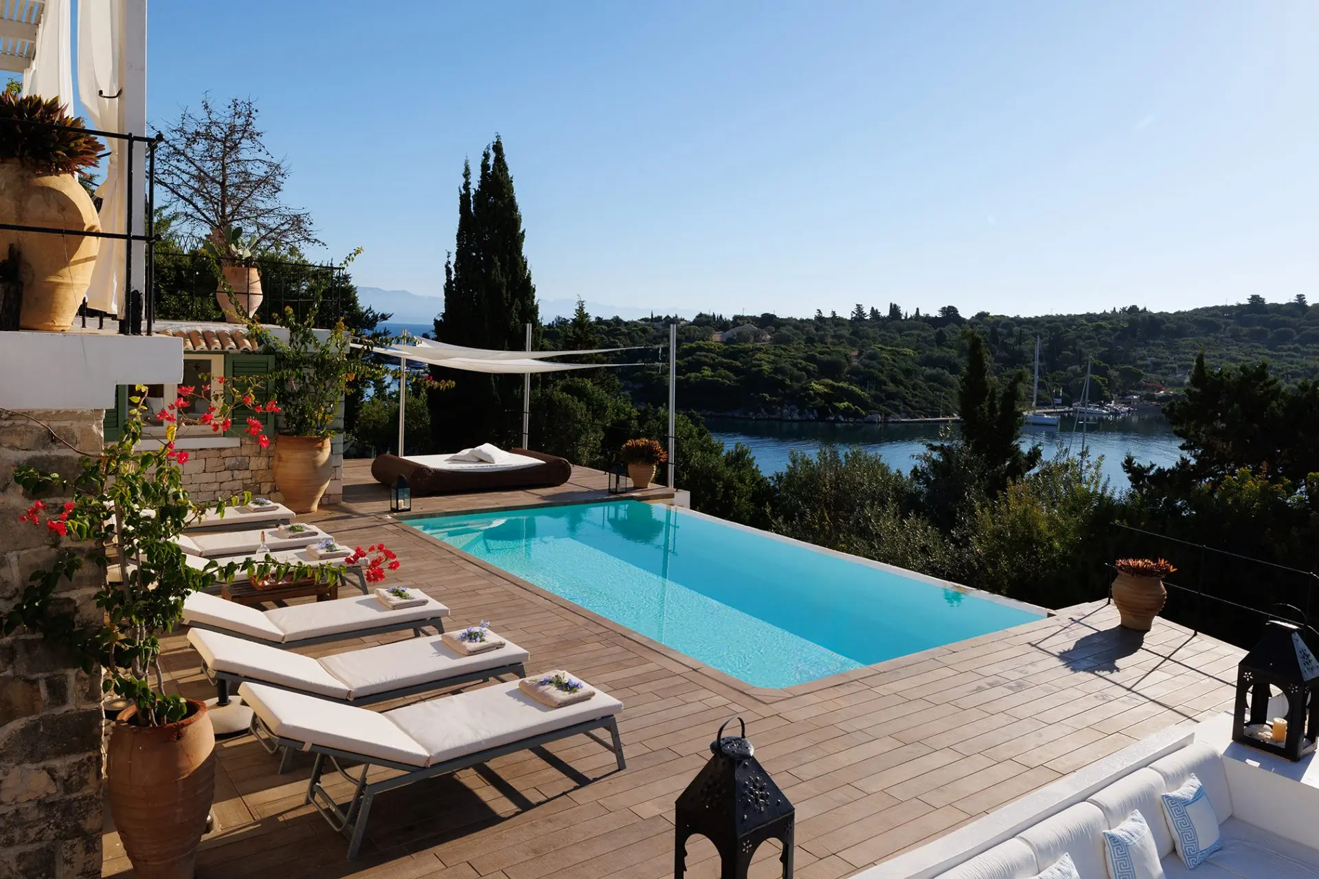 Marina – House with guest house in Paxos