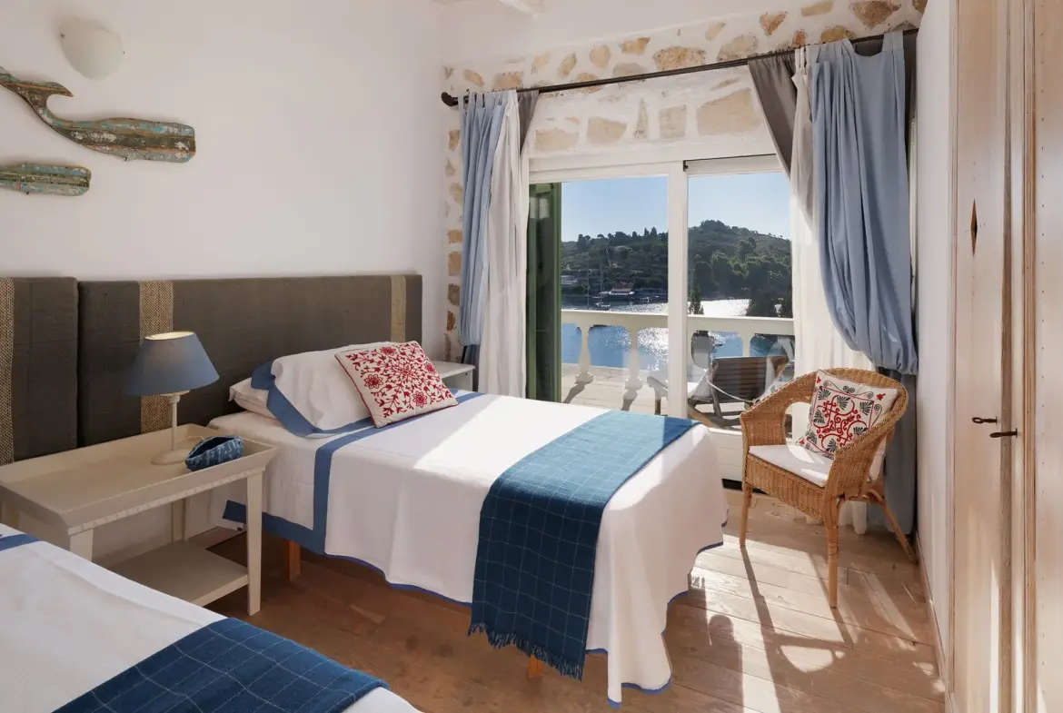 Marina – House with guest house in Paxos