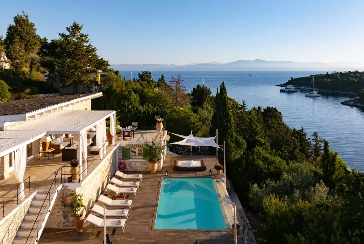 Marina – House with guest house in Paxos
