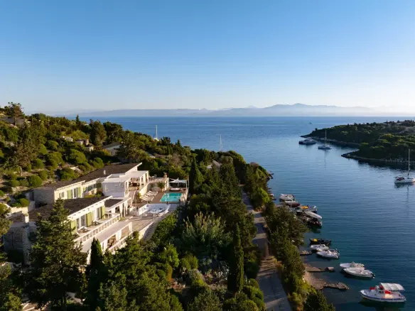 Marina – House with guest house in Paxos