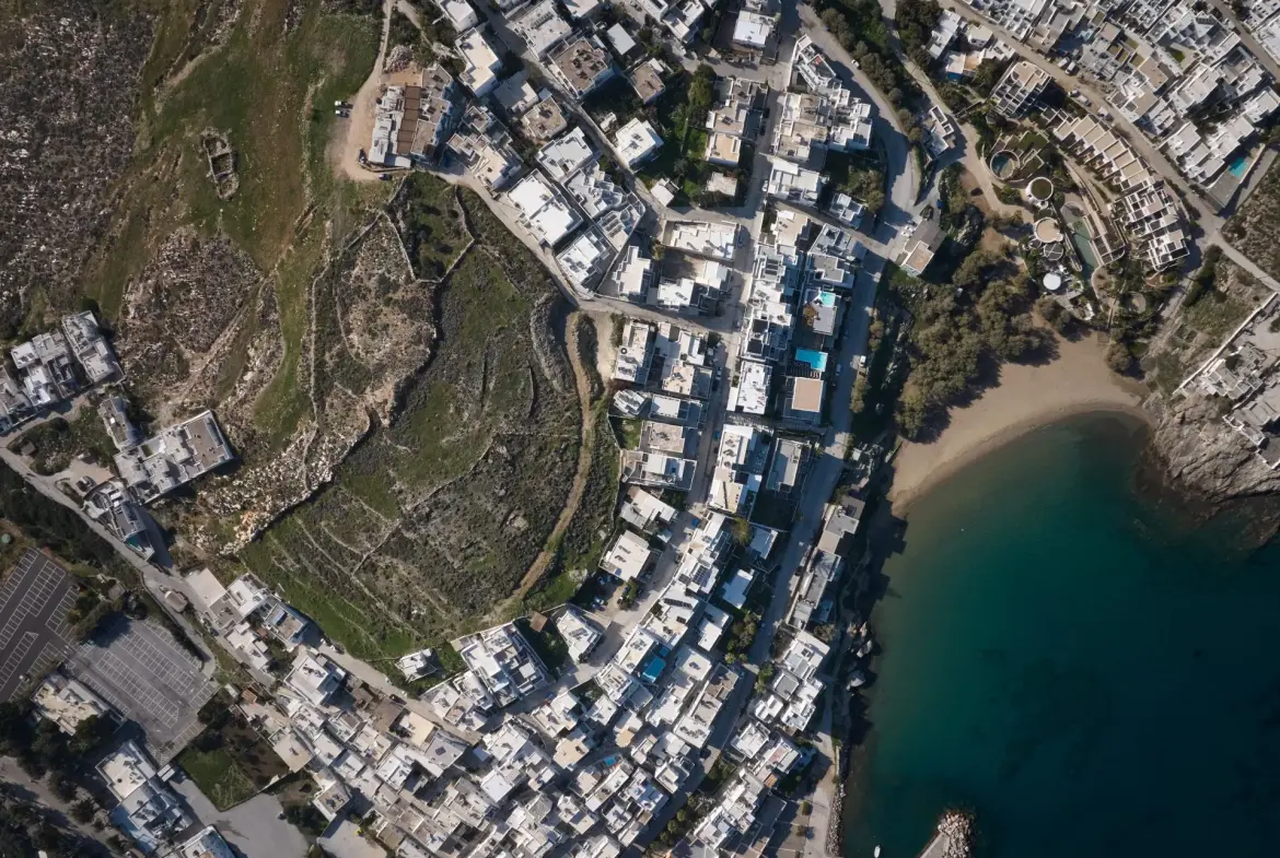 Nova – Land in Paros