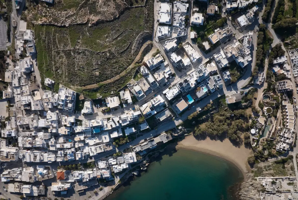 Nova – Land in Paros